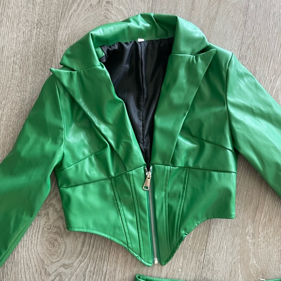 Green pant and blazer set - Picture 3 of 12